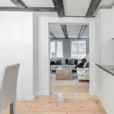 아파트 Connected Luxury In Historical Townhouse