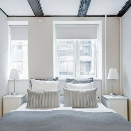 Connected Luxury In Historical Townhouse 아파트