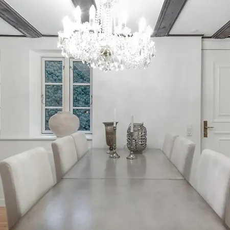 아파트 Connected Luxury In Historical Townhouse *