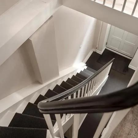 아파트 Connected Luxury In Historical Townhouse