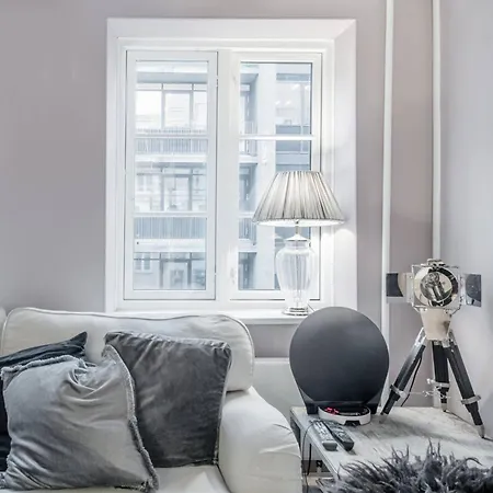 Connected Luxury In Historical Townhouse * 코펜하겐
