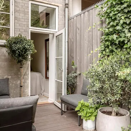 Connected Luxury In Historical Townhouse 아파트 *