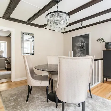 Apartment Connected Luxury In Historical Townhouse