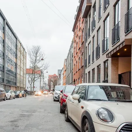 Connected Luxury In Historical Townhouse *